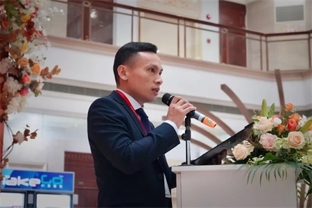 諾科校長(zhǎng)李健